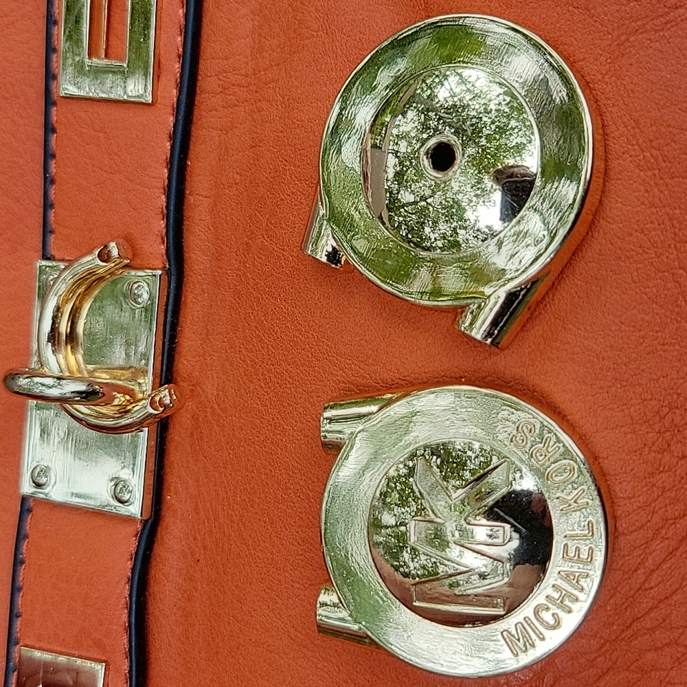 Michael Kors Bag - NWT *$10 repair needed see last 2 pics* - Picture 7 of 8